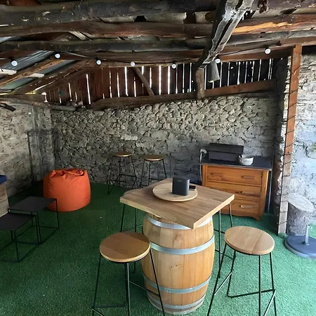 Chaleureuse Maison De Montagne Hébergement de vacances Garin